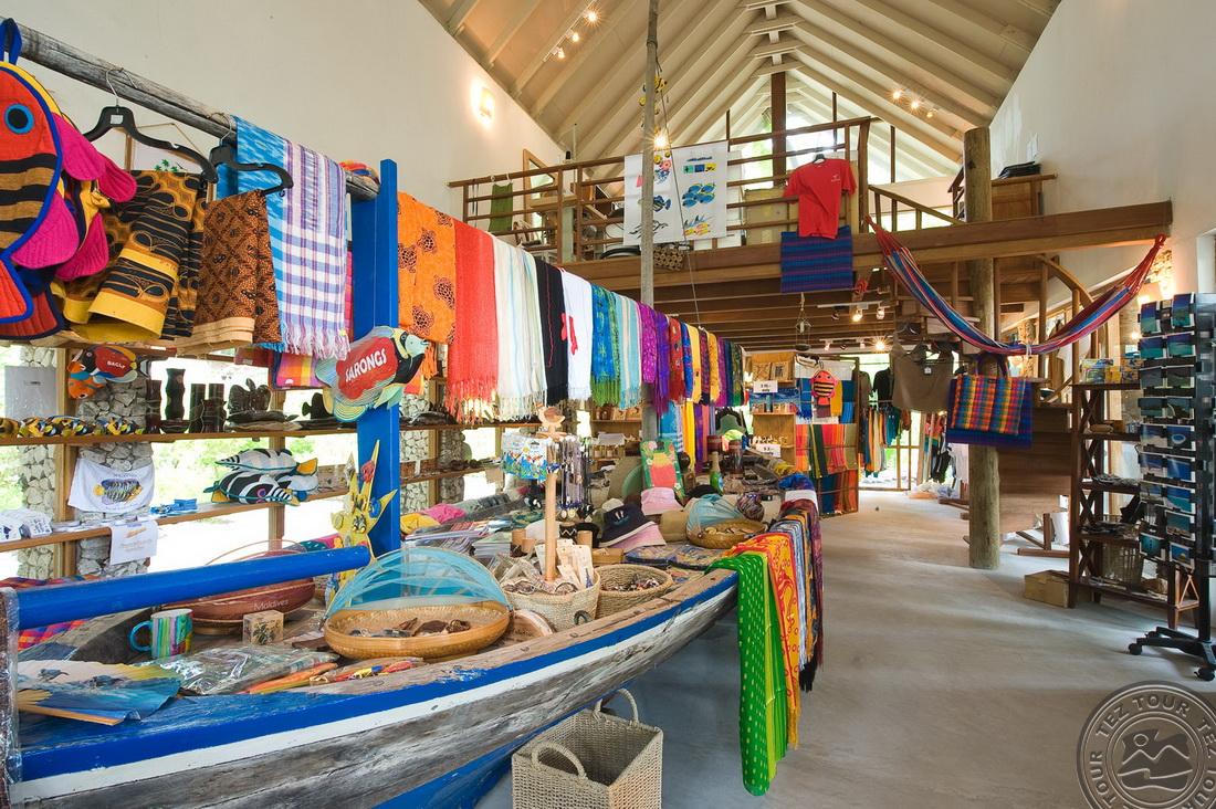 Сувениры с мальдив. Сувениры из мальдивских островов. В мале мальдивы фруктовый рынок. Магазины на мальдивах. Магазины на мальдивах.