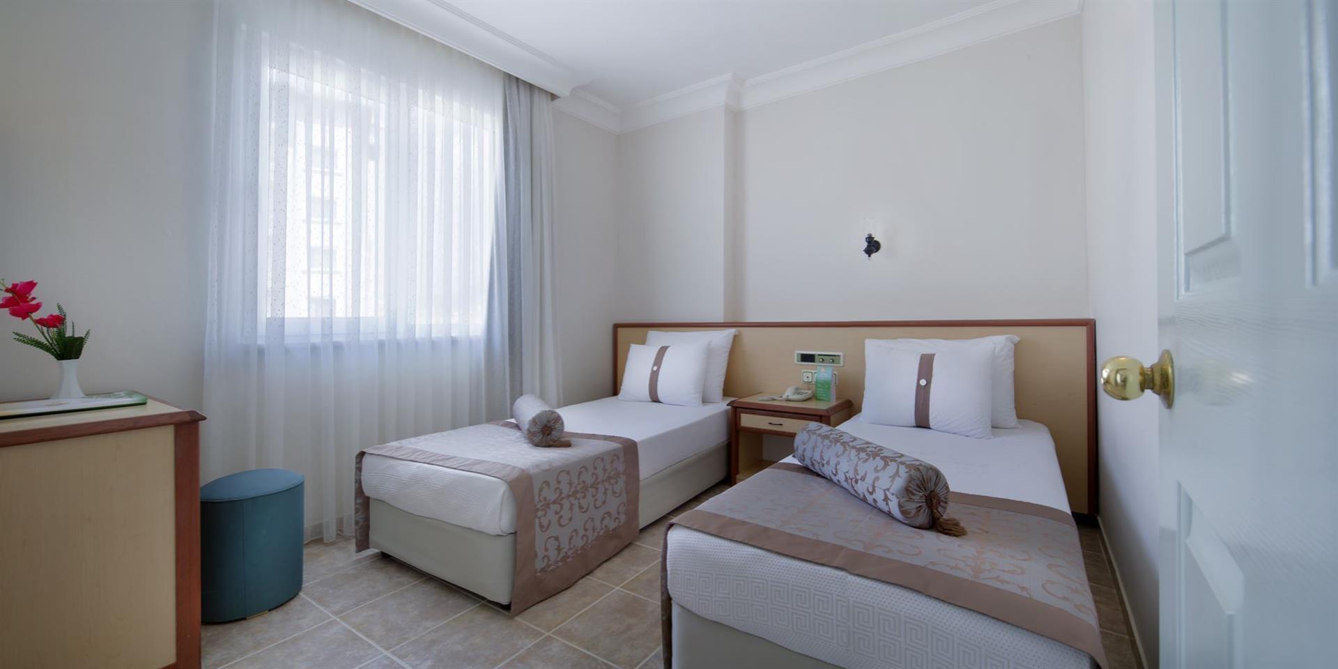 Villa sunflower aparts suites 4. Villa Sunflower Apart Suites 4. Вилла Санфлауэр Турция Аланья. Villa Sun Flower Aparts & Suites. Villa Sunflower Beach ex. Titan Garden море.