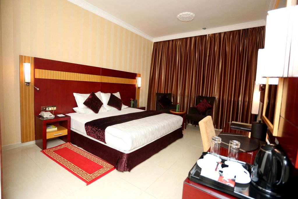 Отель феникс 3. Дубай Феникс отель. Гостиница ВОКО Дубай. Grand Mercure Dubai 5* (Дейра).