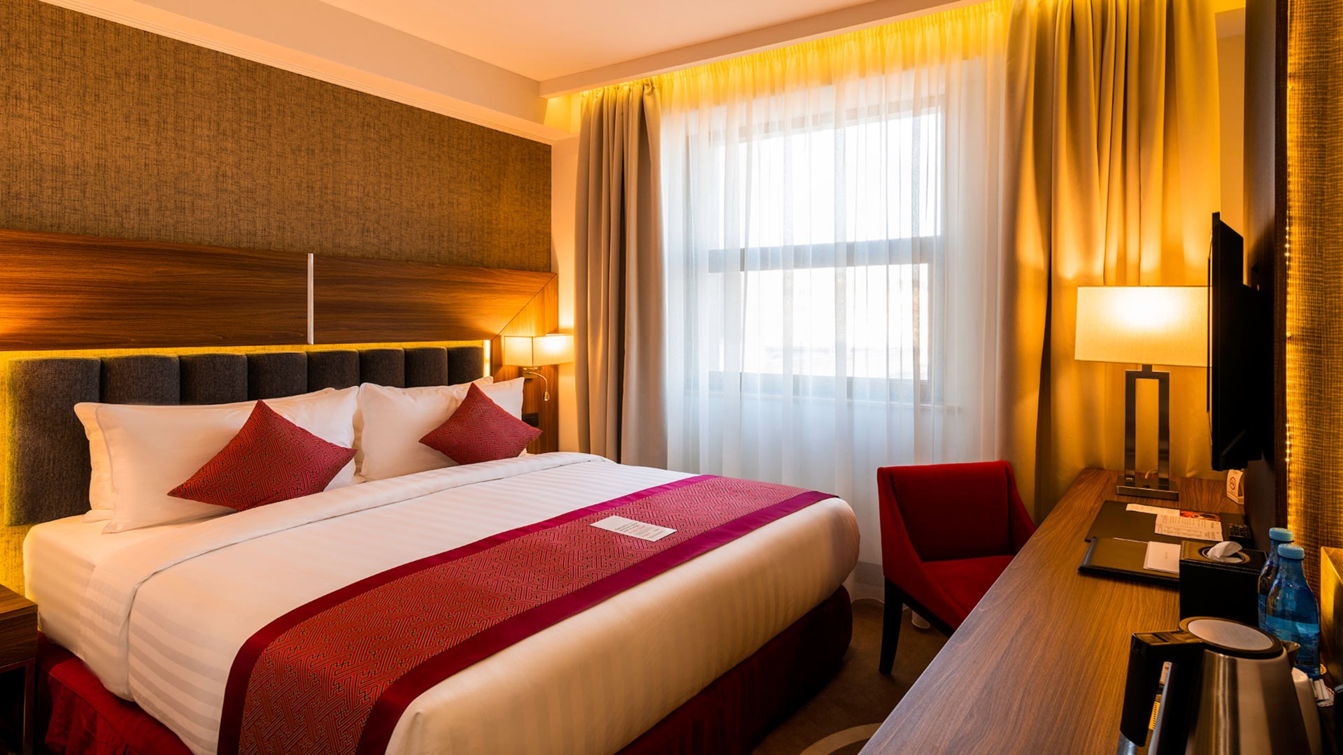 Ramada hotel. Ramada Hotel Ереван. Ramada Hotel & Suites by Wyndham Yerevan. Рамада Армен отель. Ramada Ереван отель Холл.