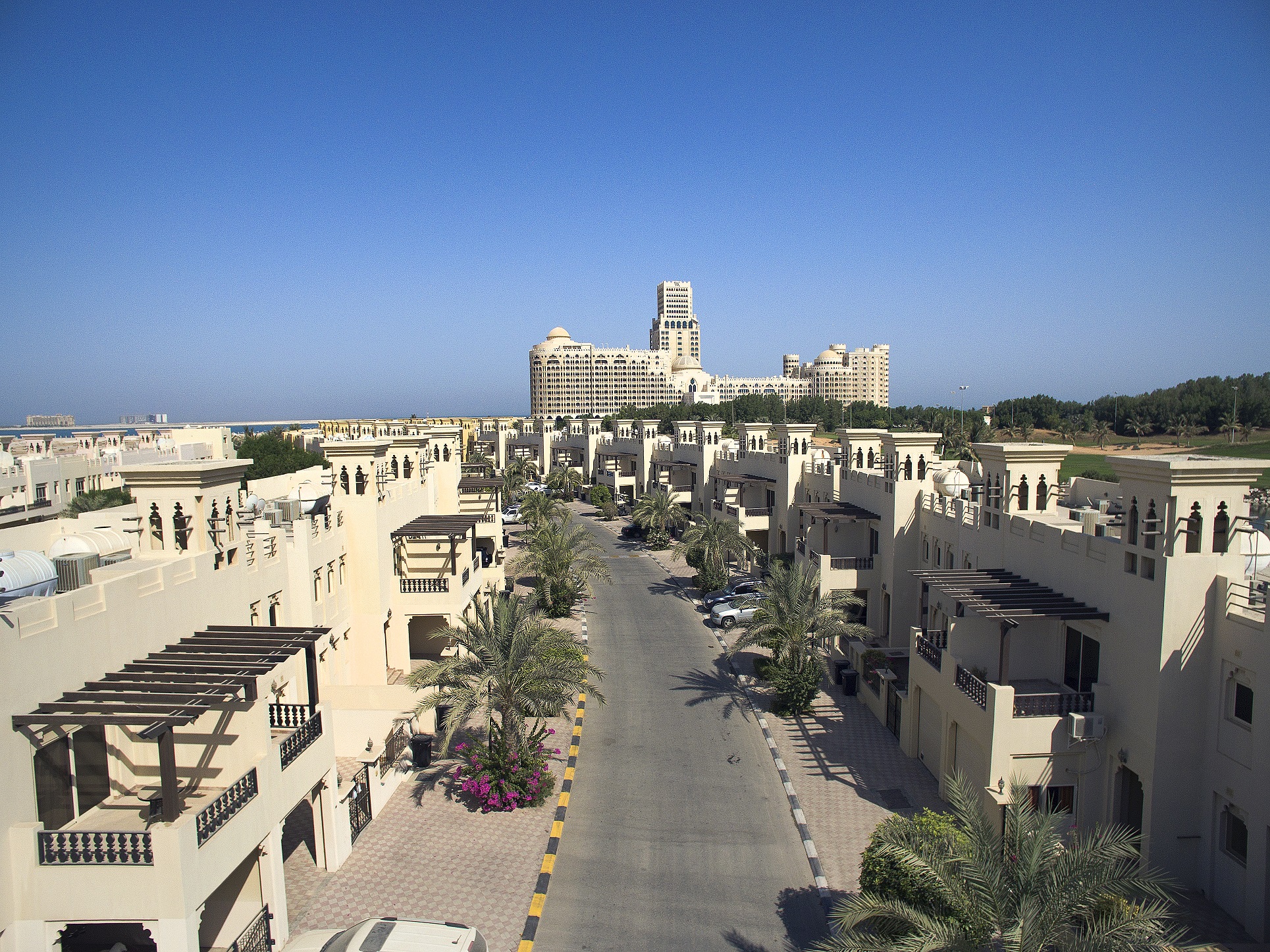 Al hamra village оаэ. ТЦ Аль ХАМРА В рас Аль Хайма. Марки рас Аль Хайма. Аль Хайма. Аль Бабр рас Аль Хайма.