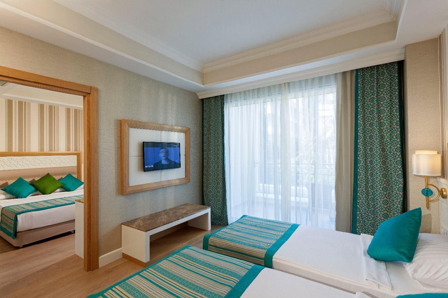 Номер standard room. Отель Кармир Резорт Кемер. Отель Karmir Resort & Spa. Karmir Resort Spa 5 Кемер. Кемер спа Резорт Турция.