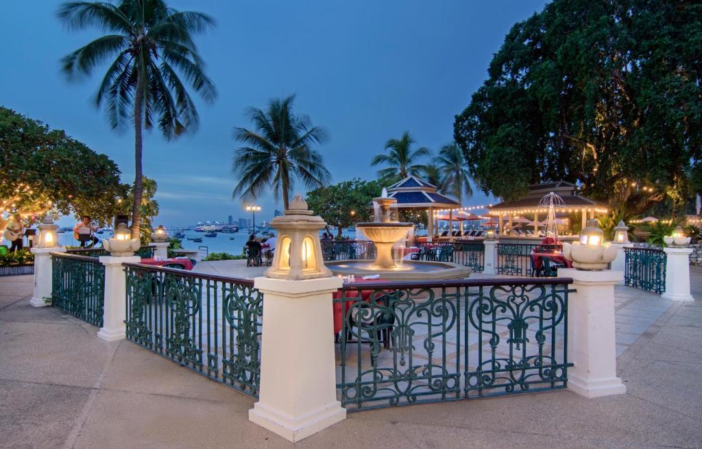 Siam bayshore resort pattaya. Bayshore долго.